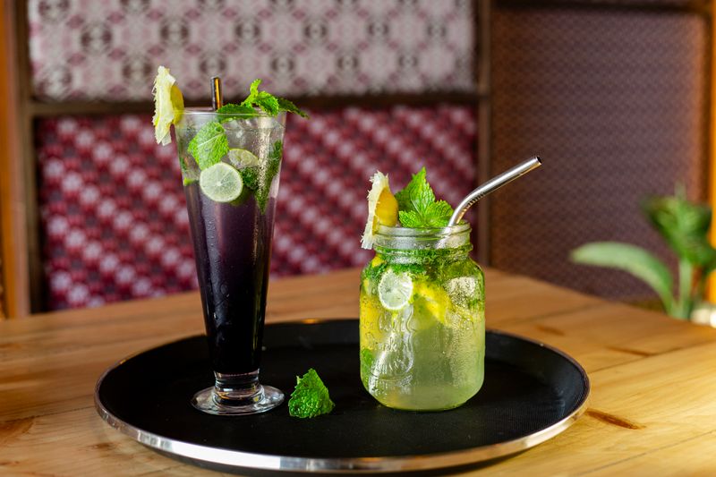 Wing Snob Fresh Lemonade — hand-squeezed with mint
